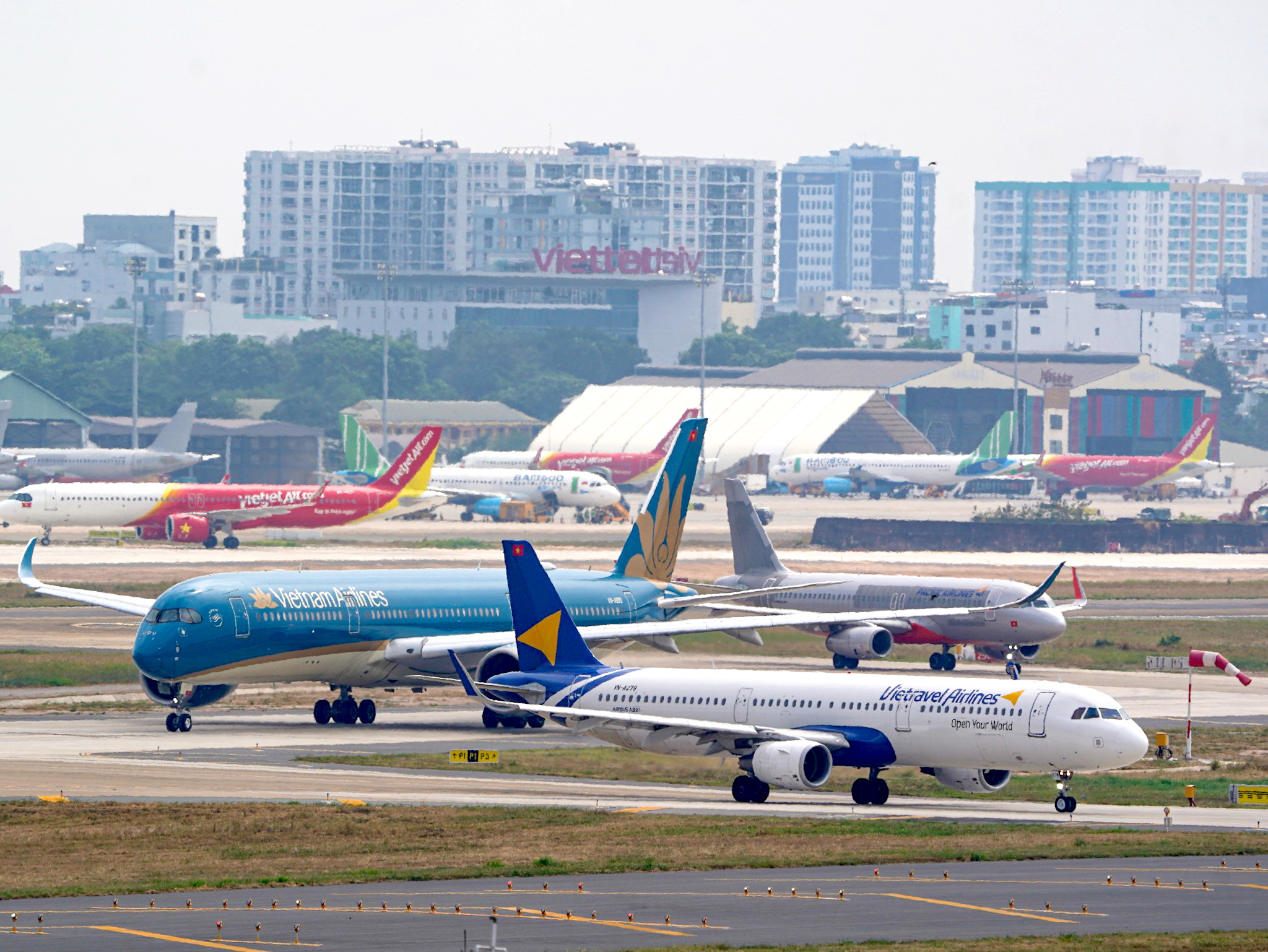 'Cuộc đua' mới trên thị trường hàng không 2 'Cuộc đua' mới trên thị trường hàng không - Ảnh 2.