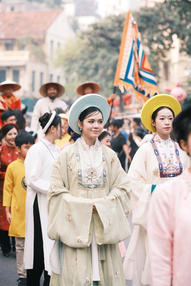 H’Hen Niê, con gái Quyền Linhtái hiện vẻ đẹp cổ phục Việt trong 'Bách Hoa hỷ sự' - Ảnh 3.