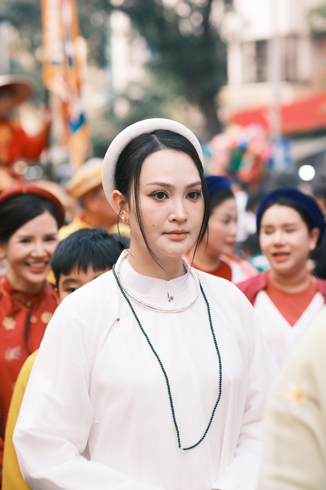 H’Hen Niê, con gái Quyền Linhtái hiện vẻ đẹp cổ phục Việt trong 'Bách Hoa hỷ sự' - Ảnh 5.