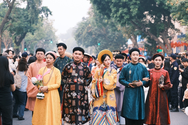 H’Hen Niê, con gái Quyền Linhtái hiện vẻ đẹp cổ phục Việt trong 'Bách Hoa hỷ sự' - Ảnh 7.