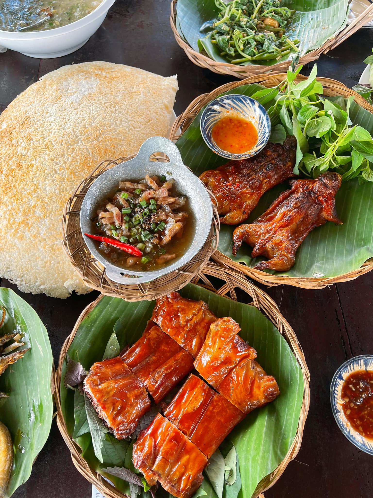 Đặc sản Đồng Tháp không phải ai cũng dám thử, khách sành ăn khen giòn rụm, ngon 2 Chuột đồng sau mùa gặt ở Đồng Tháp được xem là ngon nhất để làm món quay lu. Ảnh: Bao Tran