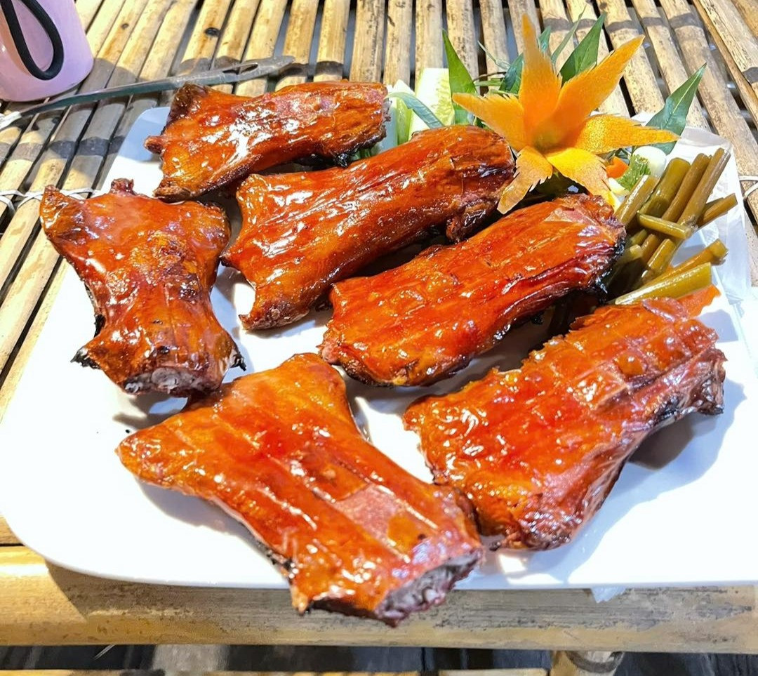 Đặc sản Đồng Tháp không phải ai cũng dám thử, khách sành ăn khen giòn rụm, ngon 4 Chuột đồng quay lu có lớp da giòn rụm, bên trong thịt mềm, tươm mỡ rất hấp dẫn. Ảnh: Phương Nam Quán - Cao Lãnh