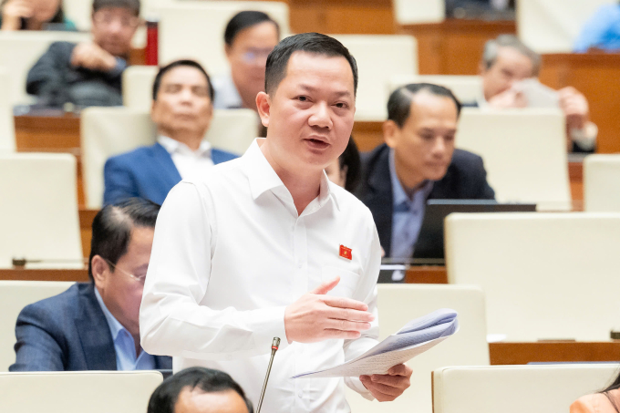 Ông Trịnh Xuân An, Ủy viên chuyên trách Ủy ban Quốc phòng - An ninh nêu ý kiến tại phiên thảo luận, sáng 8/12. Ảnh: Media Quốc hội