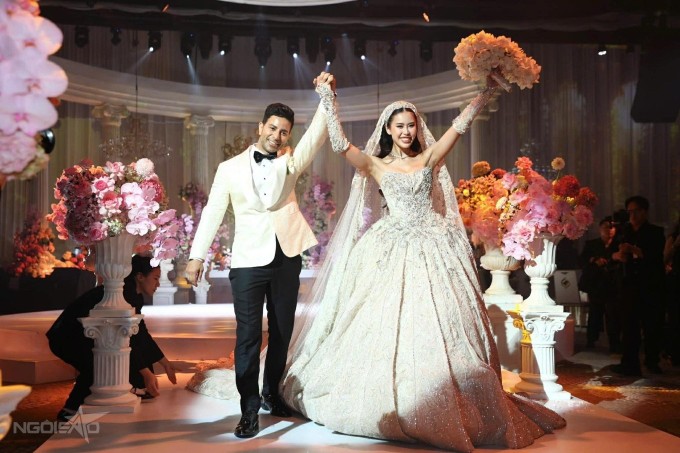 Thực đơn tiệc cưới Á - Âu của Tiên Nguyễn 3 Tiệc cưới của Tiên Nguyễn và ông xã người Dubai diễn ra tối 7/12. Ảnh: Quỳnh Trần