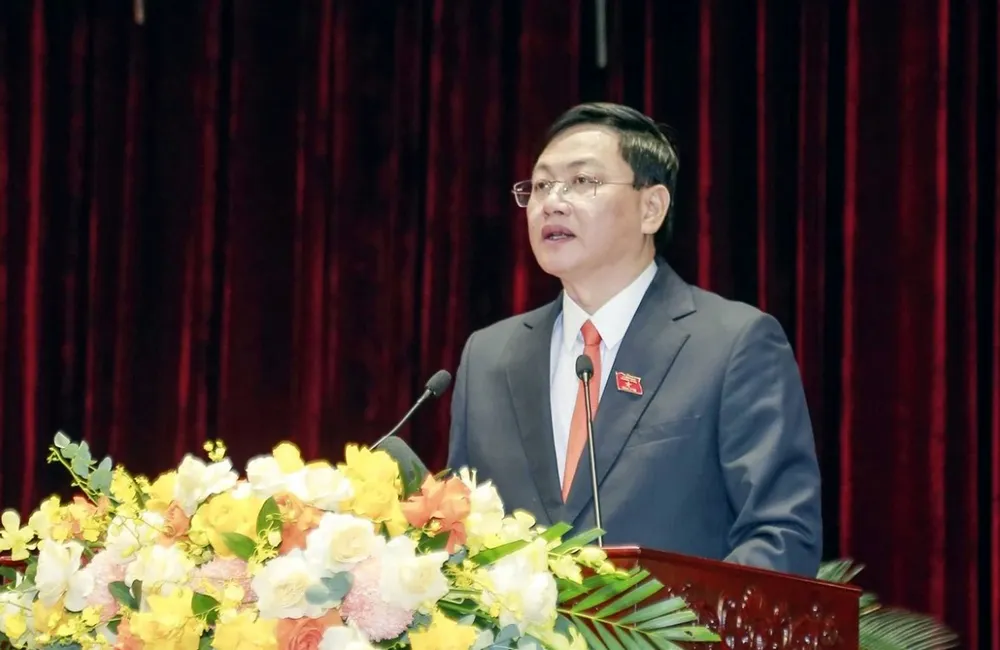 Phó Chủ tịch thường trực tỉnh Thanh Hóa trình bày báo cáo tóm tắt. Ảnh: ĐT Thanh Hóa thu ngân sách nhà nước đứng đầu Bắc Trung Bộ-.jpg