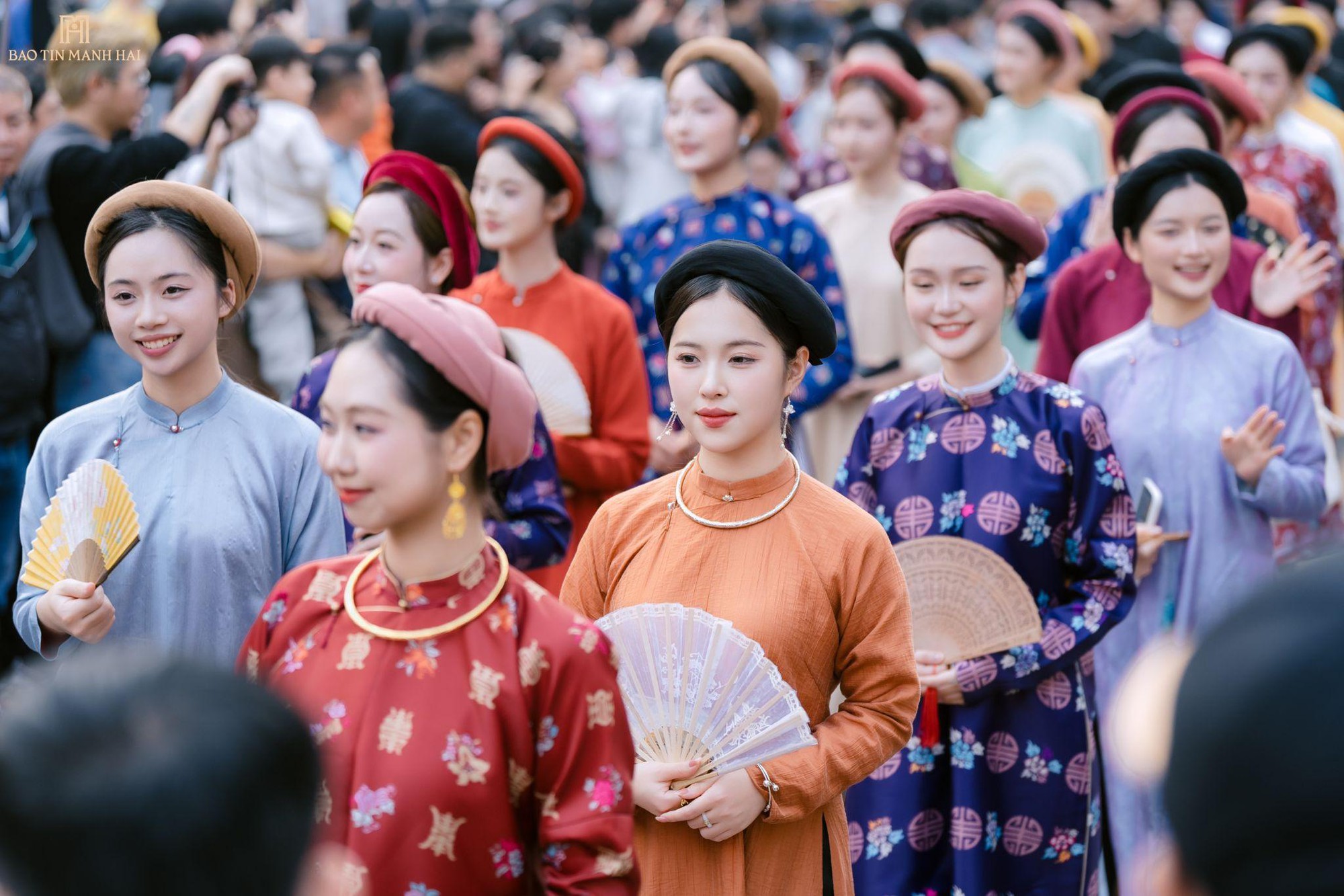 Mãn nhãn với màn diễu hành Việt phục quy mô lớn: Khi Bảo Tín Mạnh Hải hiện thực hóa giấc mơ văn hóa- Ảnh 5.