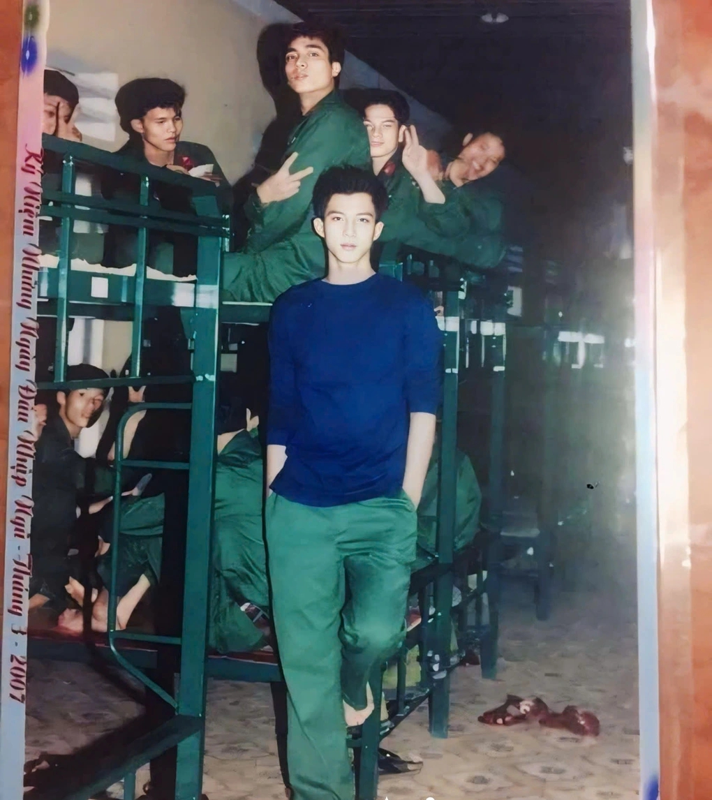 Tổng tài phim giờ vàng được Bộ Quốc Phòng khen thưởng: Hot boy bán nước mía đổi đời nhờ thi Siêu mẫu, visual không điểm chê- Ảnh 5. Tổng tài phim giờ vàng được Bộ Quốc Phòng khen thưởng: Hot boy bán nước mía đổi đời nhờ thi Siêu mẫu, visual không điểm chê- Ảnh 5.