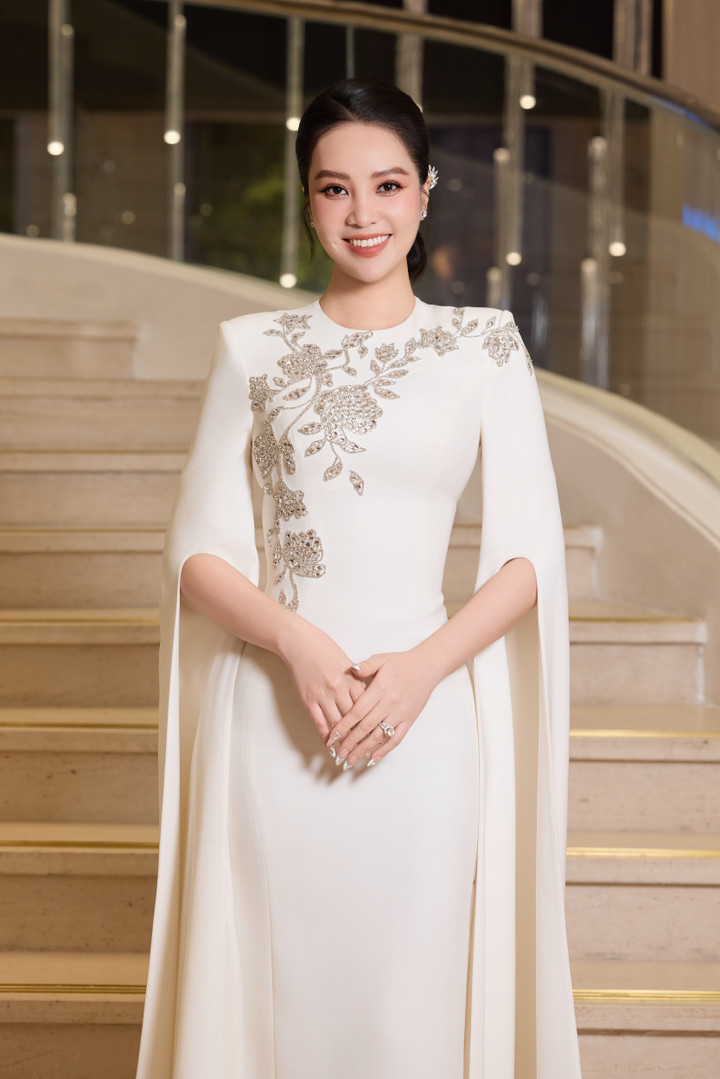 Á hậu Thụy Vân chia sẻ bí quyết giữ kín hình ảnh con và trở lại công việc - Ảnh 2.