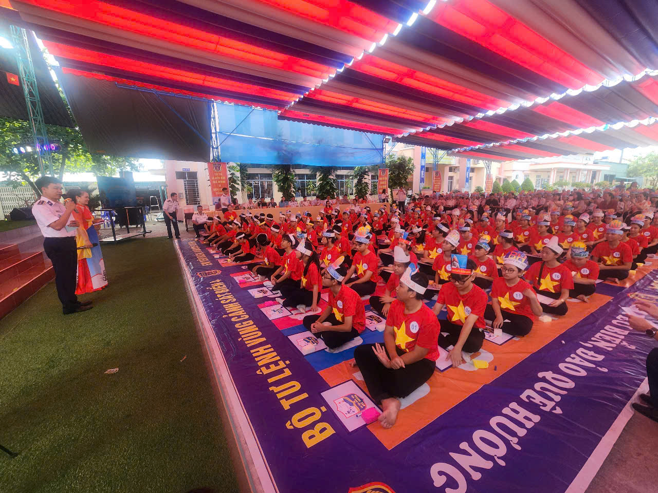 Bộ Tư lệnh Vùng Cảnh sát biển 4 đồng hành với ngư dân Kiên Lương - Ảnh 6.