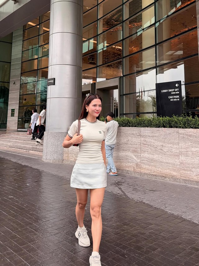 Áo baby tee - ‘vũ khí’ giúp phái đẹp nâng tầm phong cách chỉ trong tích tắc- Ảnh 3.