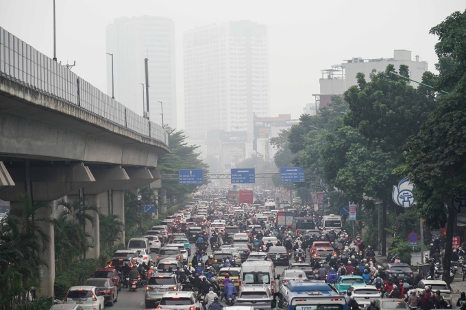 Giao thông là một trong số các nguồn chính gây ô nhiễm không khí. Ảnh: Hoàng Giang