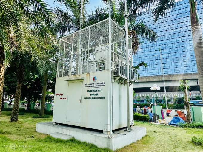 Một trạm quan trắc chất lượng không khí ở Hà Nội. Ảnh: Gia Chính