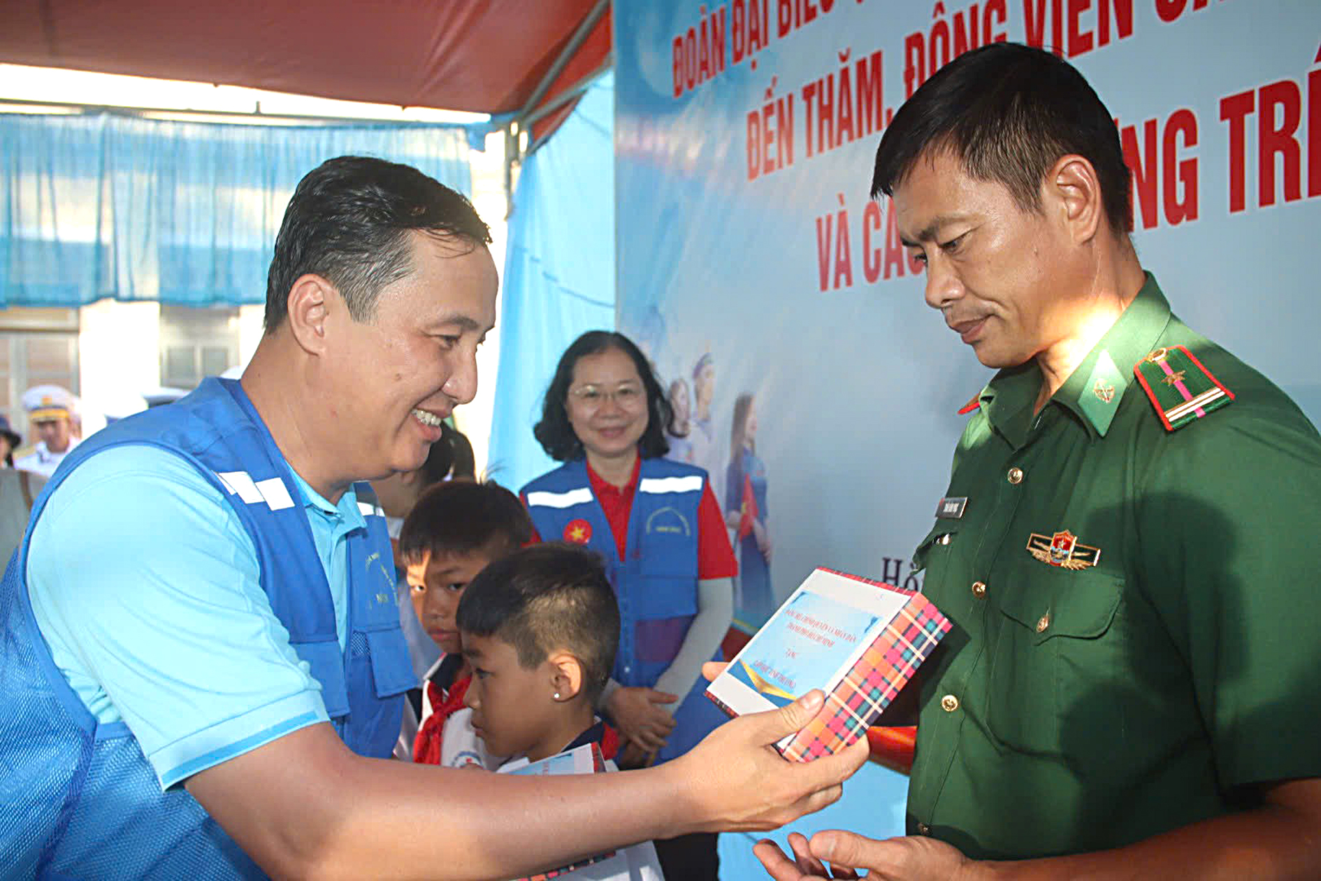Từ lớp học '4 không' nơi đảo Hòn Chuối, những ước mơ bay lên 2 biên phòng - Ảnh 3.