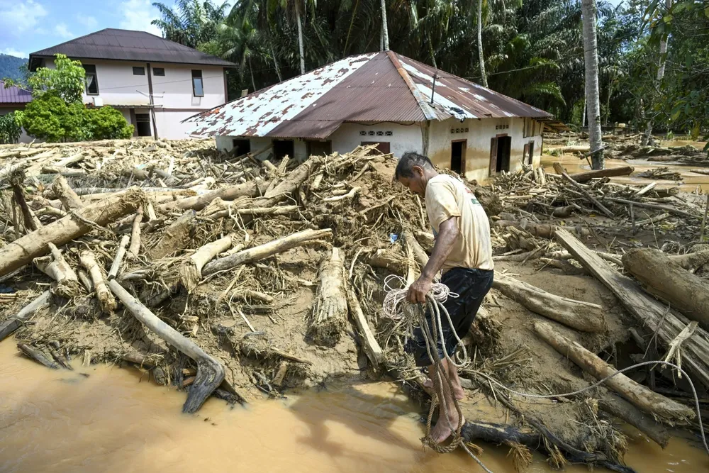 Làng Tukka, huyện Central Tapanuli, tỉnh North Sumatra (Indonesia) ngày 2-12. Ảnh: AFP/YT Hariono