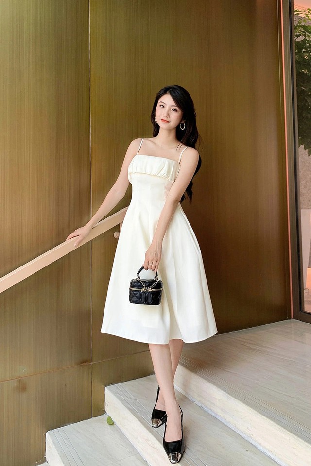 Váy hai dây giúp nàng khoe trọn nét gợi cảm sang chảnh- Ảnh 8. Váy hai dây giúp nàng khoe trọn nét gợi cảm sang chảnh- Ảnh 8.