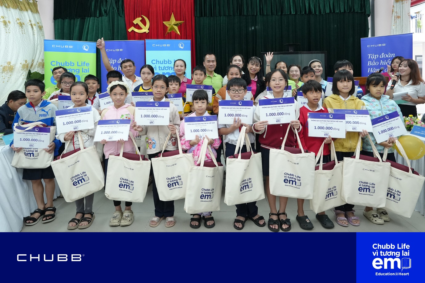 “Chubb Life – Vì Tương Lai Em” san sẻ với trẻ em khó khăn và chịu ảnh hưởng bởi bão lũ- Ảnh 4.