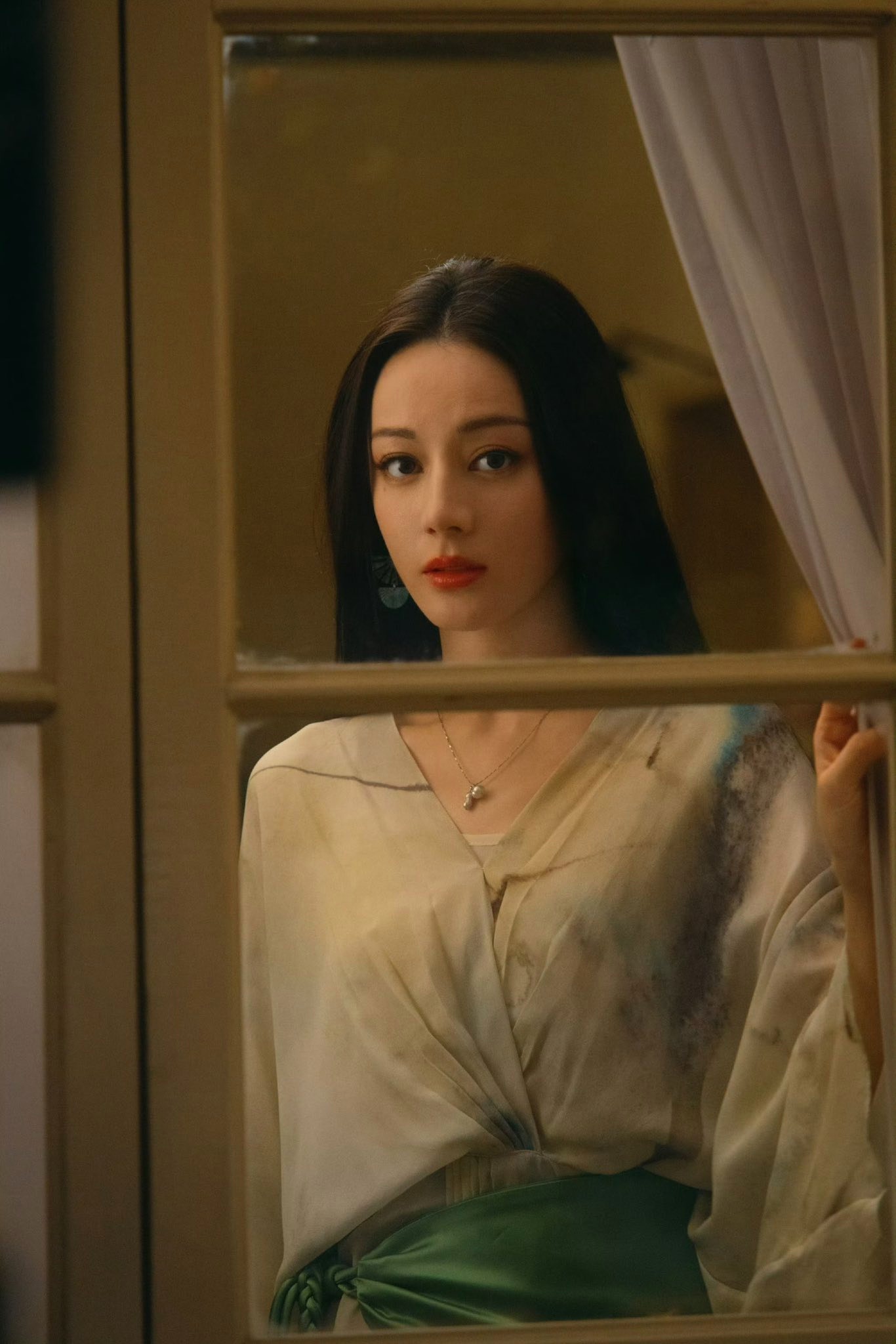 Cặp lông mày của Địch Lệ Nhiệt Ba gây tranh cãi trong Kiêu Khởi Thanh Nhưỡng - Ảnh 6. Cặp lông mày của Địch Lệ Nhiệt Ba gây tranh cãi trong Kiêu Khởi Thanh Nhưỡng - Ảnh 6.