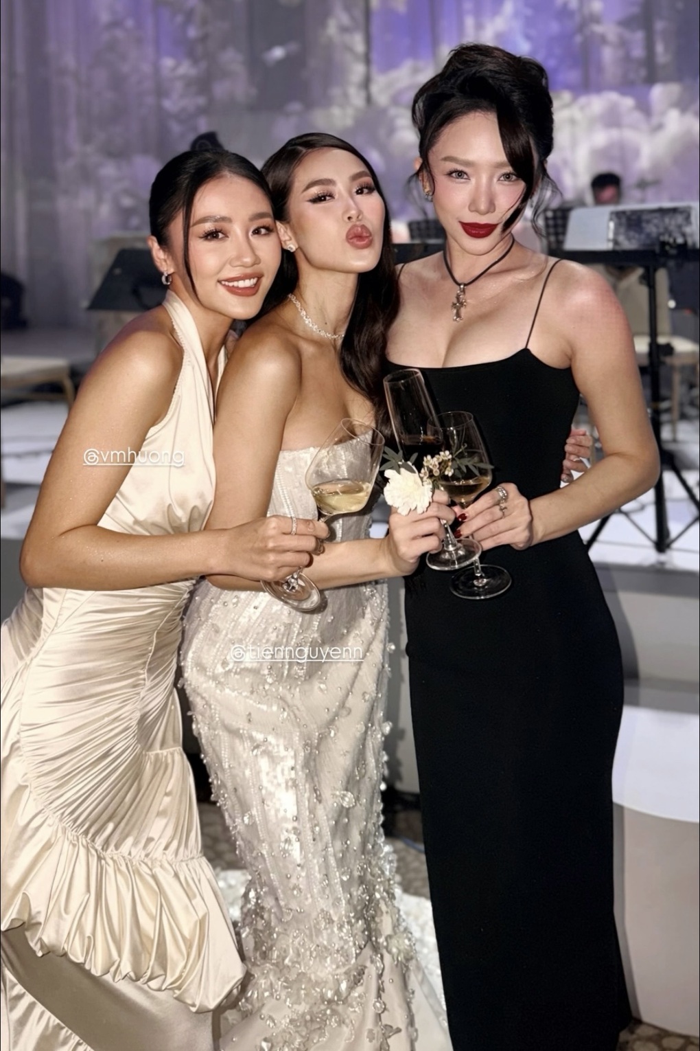 Cẩm Ly hát dân ca tại lễ cưới con gái tỷ phú Johnathan Hạnh Nguyễn gây sốt - 3