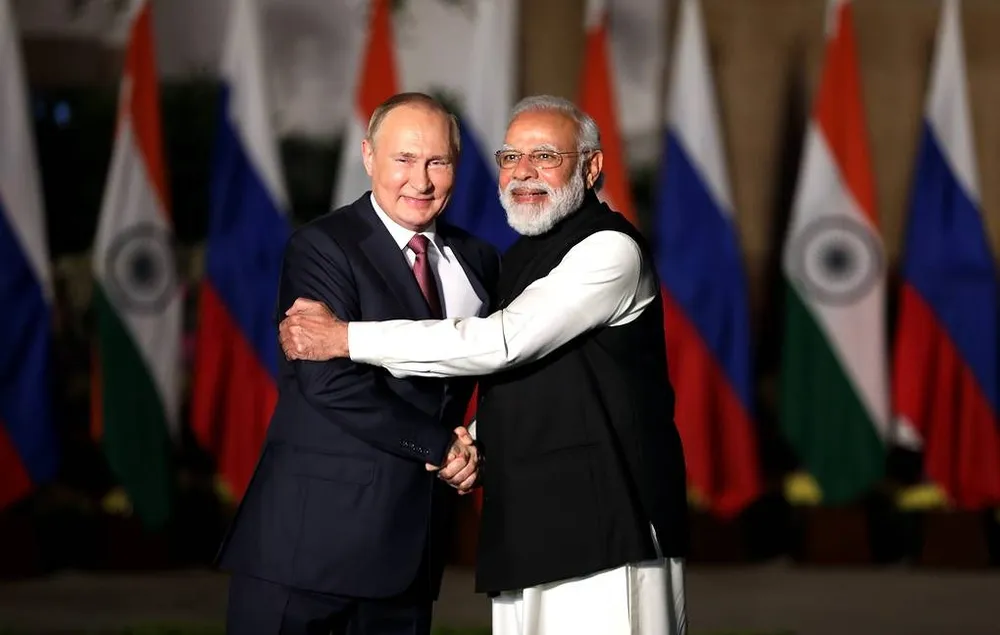 Tổng thống Nga Vladimir Putin (trái) và Thủ tướng Ấn Độ Narendra Modi. Ảnh: EPA-EFE Lãnh đạo Nga và Pháp bận rộn công du, tranh thủ các ông lớn châu Á