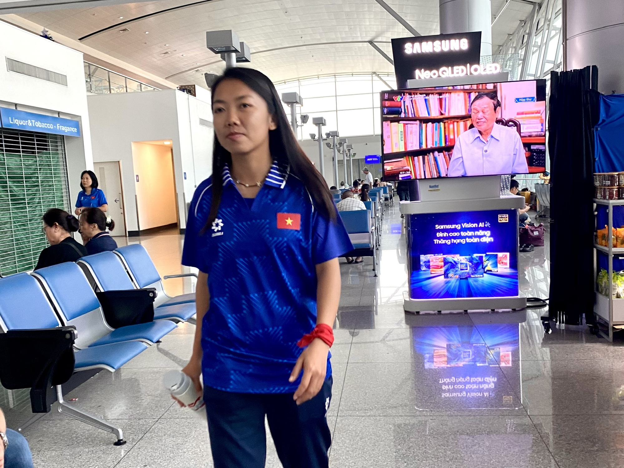 Đội tuyển nữ Việt Nam tươi rói, nối tiếp U.23 sang Thái Lan chinh phục HCV SEA Games 33- Ảnh 7.