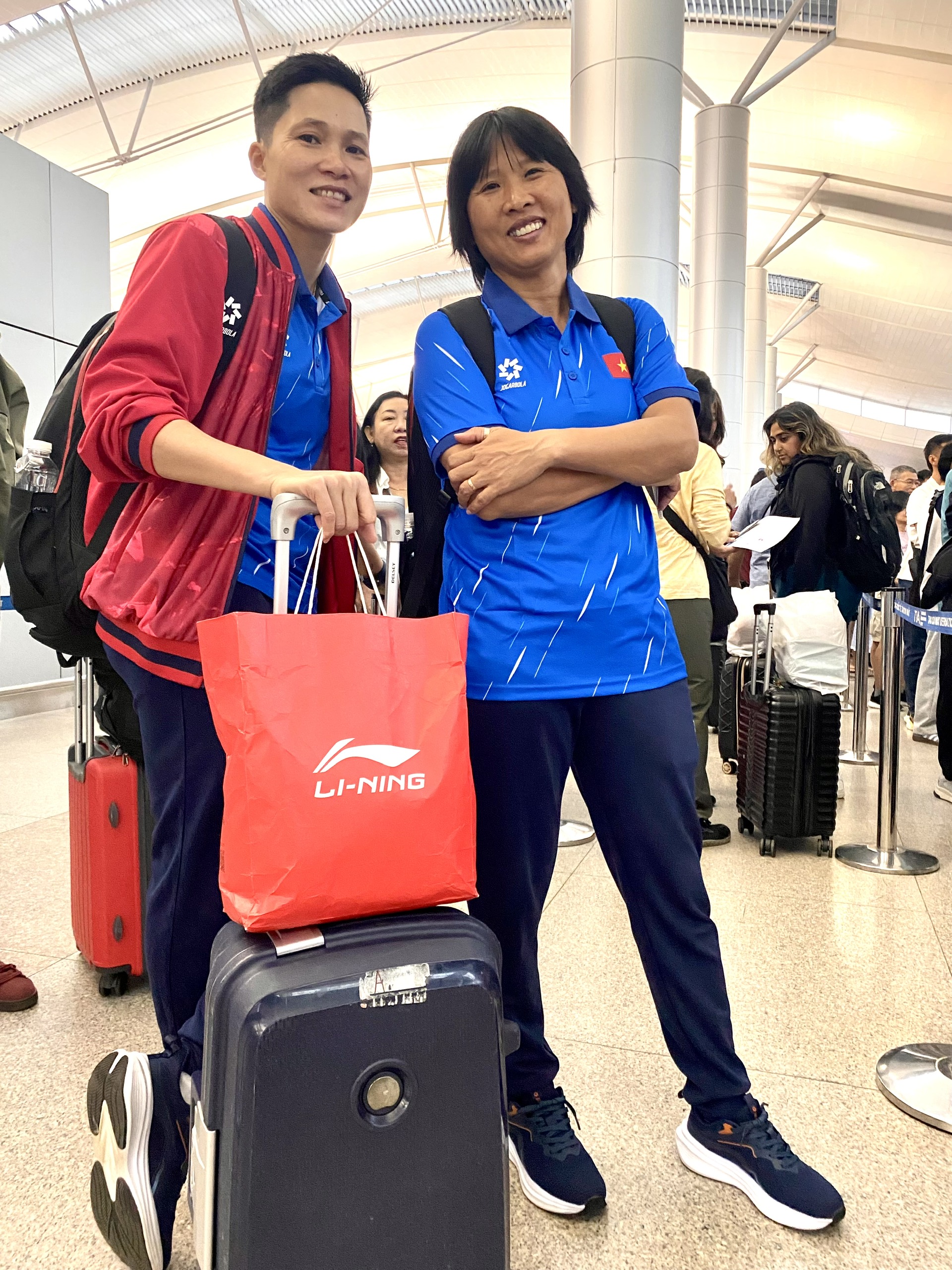 Đội tuyển nữ Việt Nam tươi rói, nối tiếp U.23 sang Thái Lan chinh phục HCV SEA Games 33- Ảnh 8.