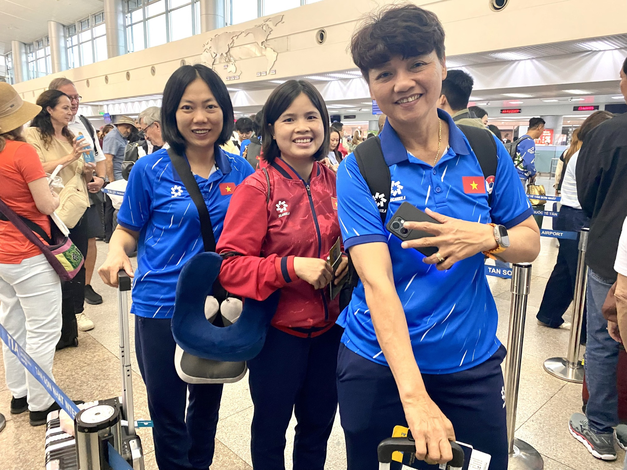 Đội tuyển nữ Việt Nam tươi rói, nối tiếp U.23 sang Thái Lan chinh phục HCV SEA Games 33- Ảnh 12.