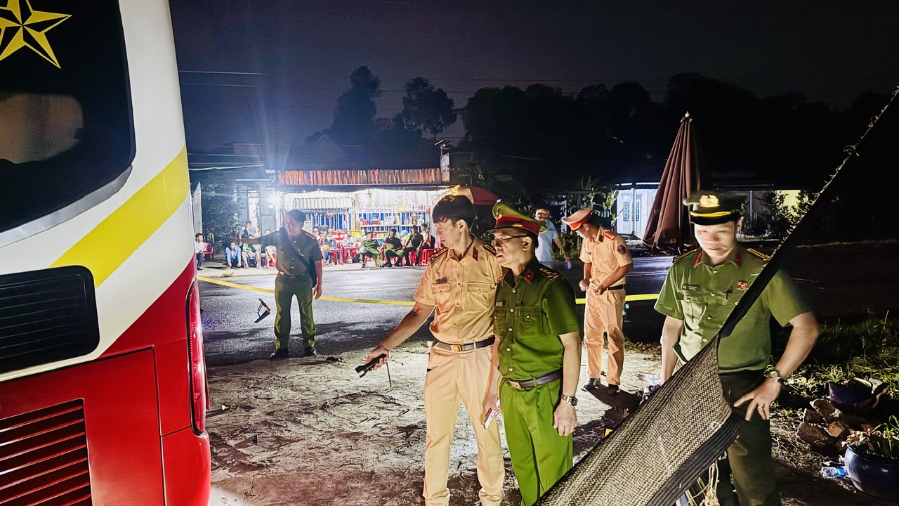 Vụ xe khách tông chết 2 người ngồi bên đường: Người chú kể lại đêm định mệnh- Ảnh 3.