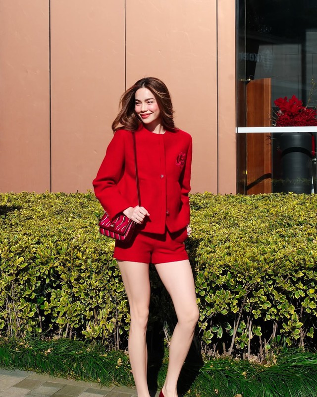 Túi xách đỏ đang khuấy đảo phong cách đường phố- Ảnh 6.