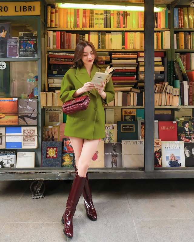 Túi xách đỏ đang khuấy đảo phong cách đường phố- Ảnh 7.