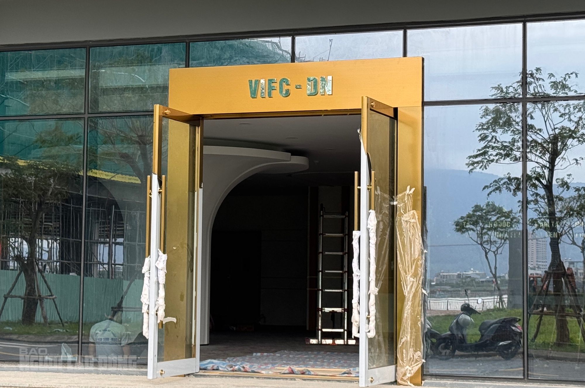 Trụ sở Trung tâm Tài chính quốc tế Việt Nam tại Đà Nẵng chính thức đi vào hoạt động - Ảnh 2.