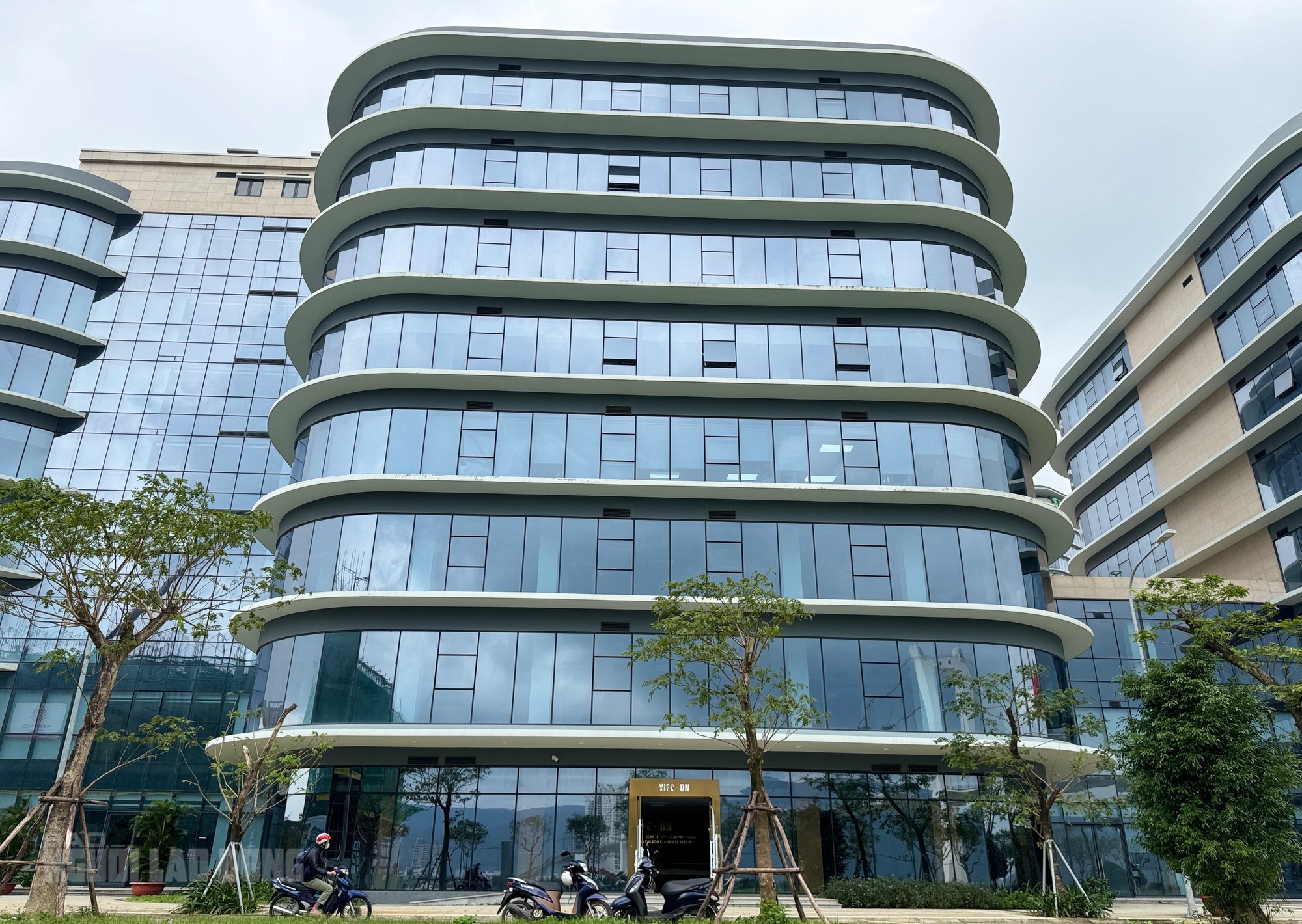 Trụ sở Trung tâm Tài chính quốc tế Việt Nam tại Đà Nẵng chính thức đi vào hoạt động - Ảnh 3.