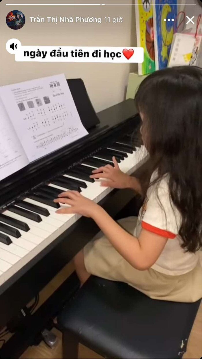 Con gái Trường Giang một thời được "giấu kỹ" nay đi diễn ở nơi đông người, lớn lên là "bản sao" của mẹ 8 Bé Destiny được đầu tư học đàn piano từ bé.