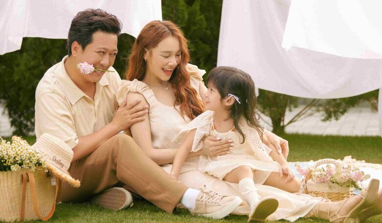 Con gái Trường Giang một thời được "giấu kỹ" nay đi diễn ở nơi đông người, lớn lên là "bản sao" của mẹ 11 Nhã Phương cho biết bé Destiny quấn bố nhiều hơn mẹ.