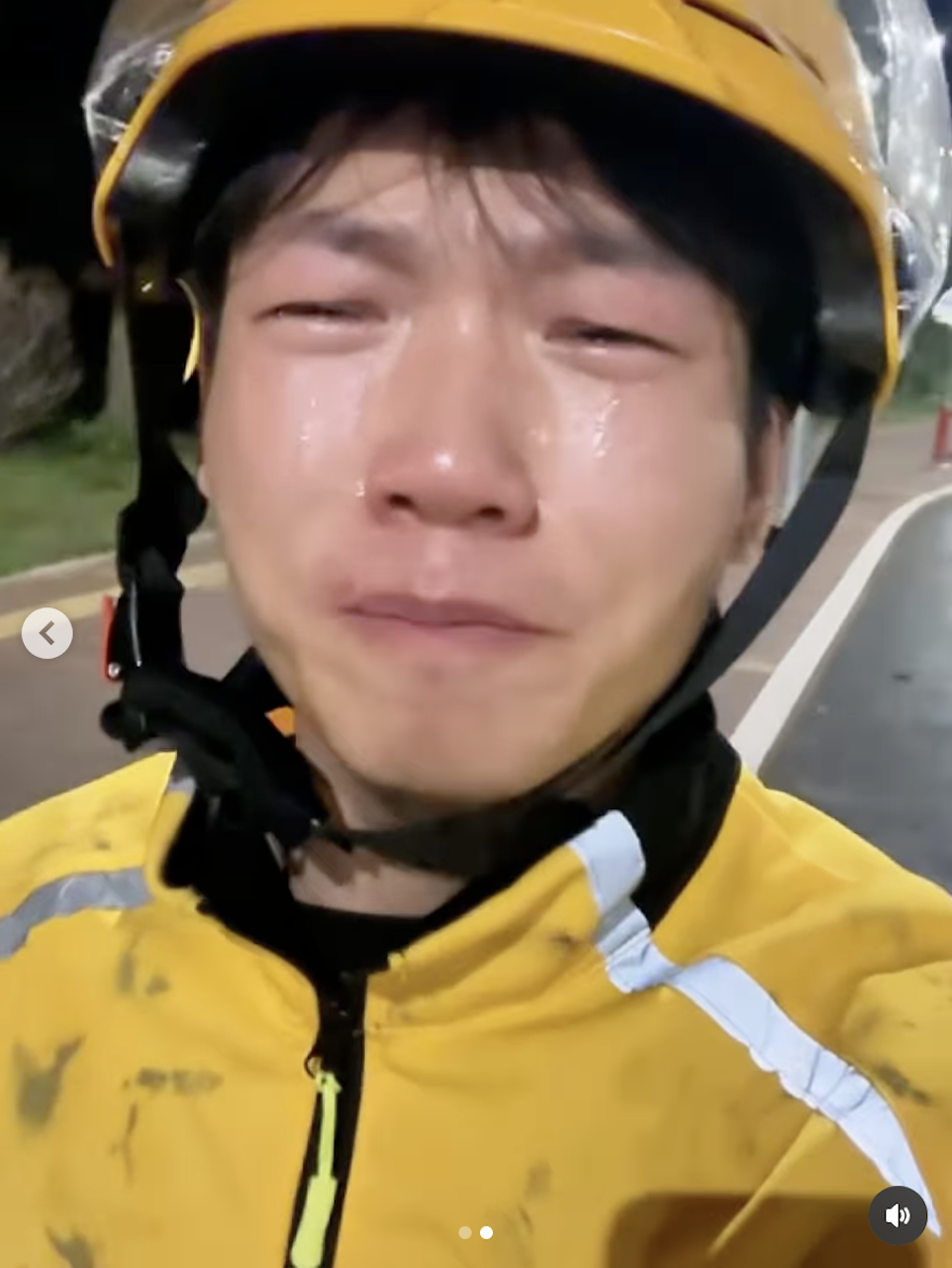 Đang giao đồ ăn, shipper bật khóc giữa đường, nức nở kể lại lý do khiến MXH lặng người- Ảnh 3.