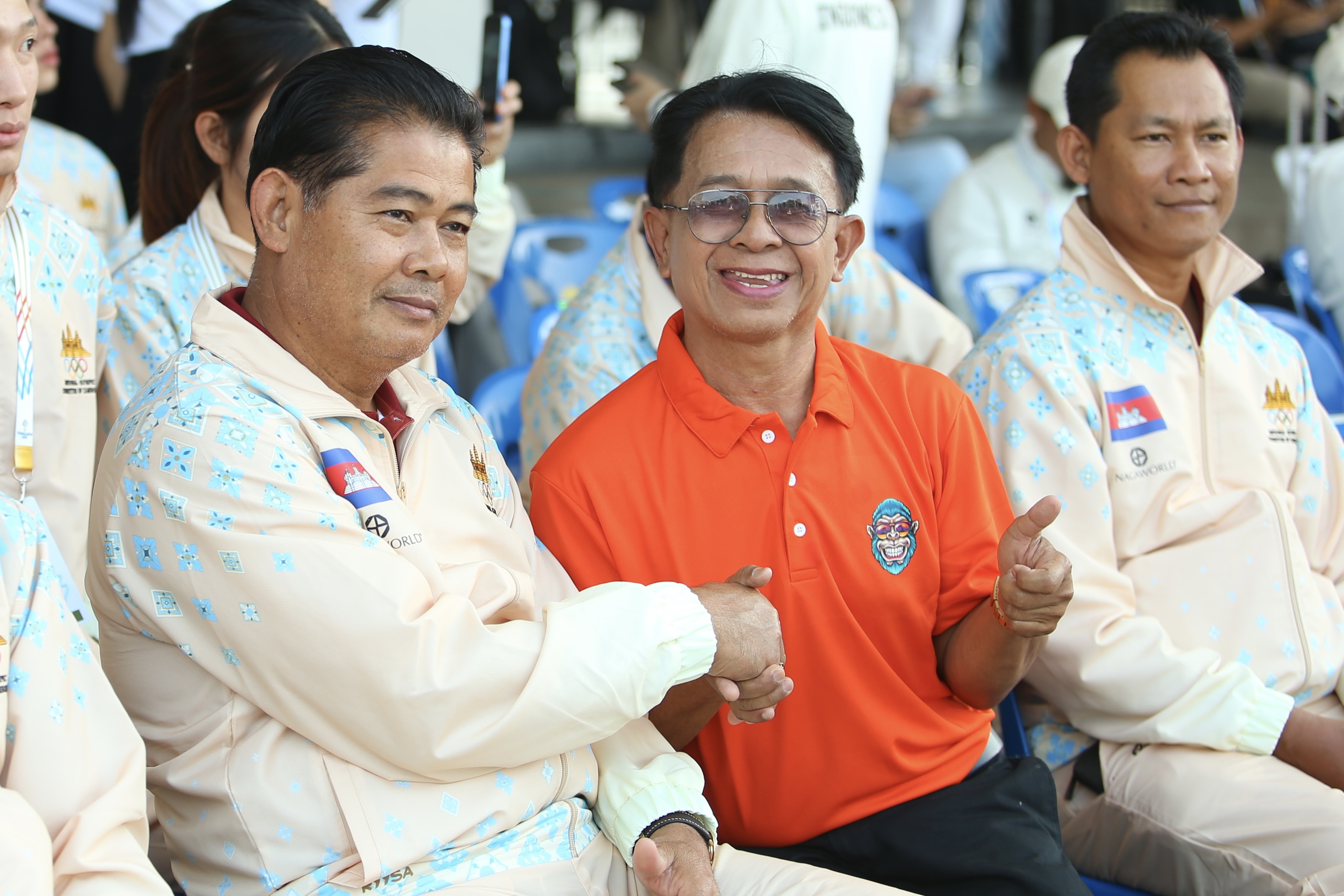 Tuyệt vời tình cảm thân thiện VĐV Thái Lan và Campuchia giữa chiến sự căng thẳng: Thể thao là thế!- Ảnh 5.