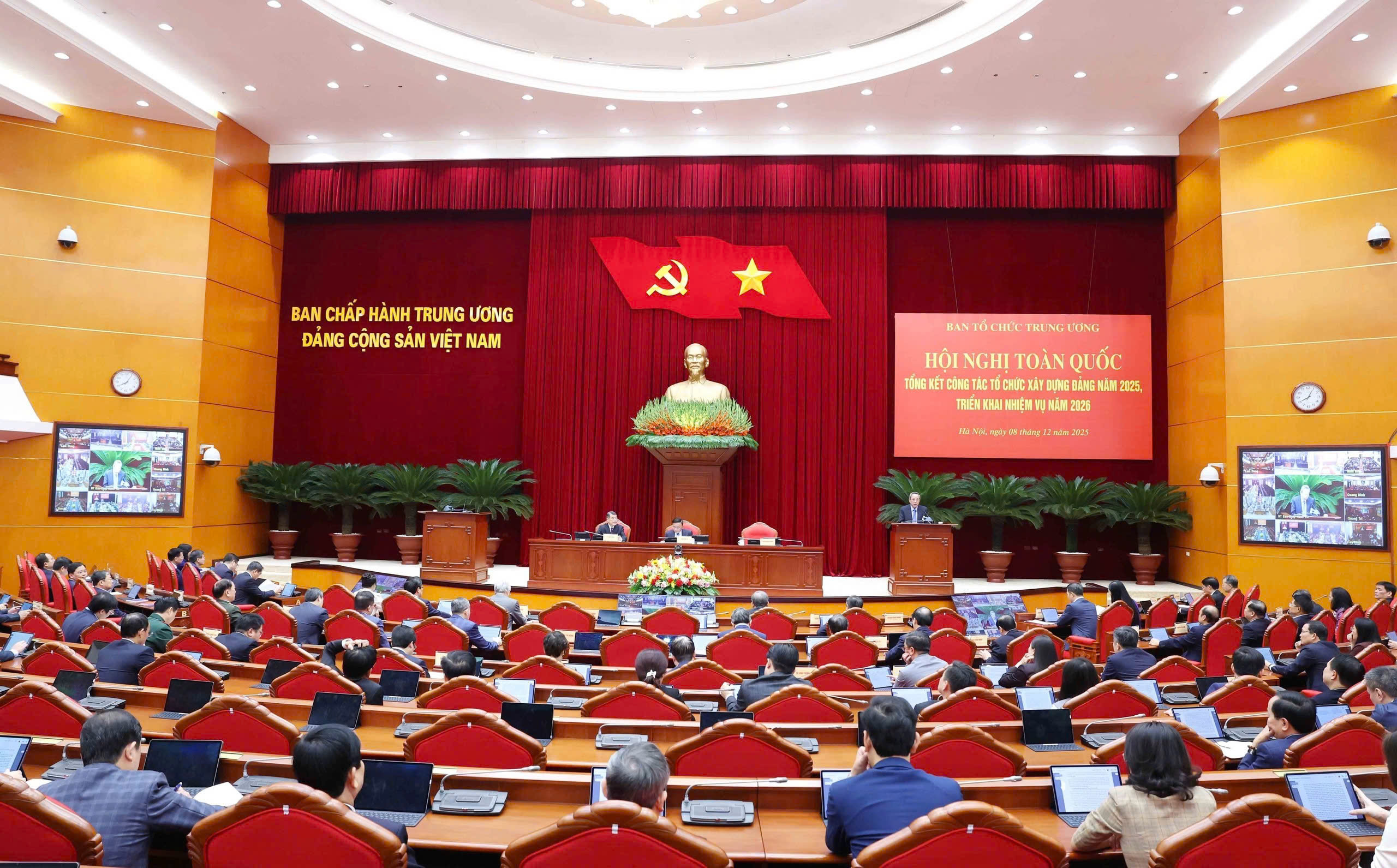 Ông Trần Cẩm Tú: Kịp thời thay thế cán bộ uy tín thấp, yếu kém, không chờ hết nhiệm kỳ 2 Trần Cẩm Tú - Ảnh 2.