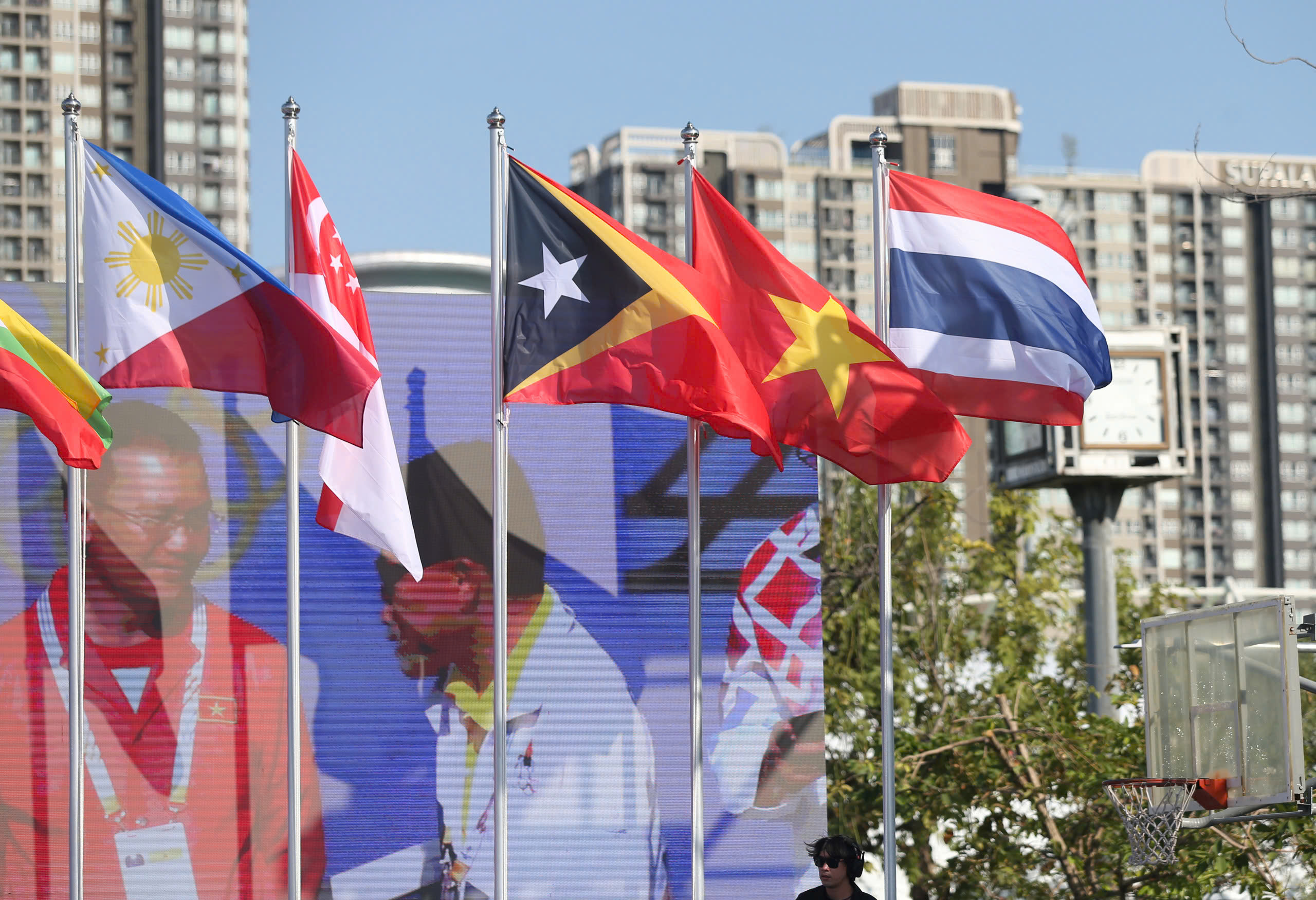 Trang trọng lễ thượng cờ 11 quốc gia tham dự SEA Games 33 - Ảnh 3.