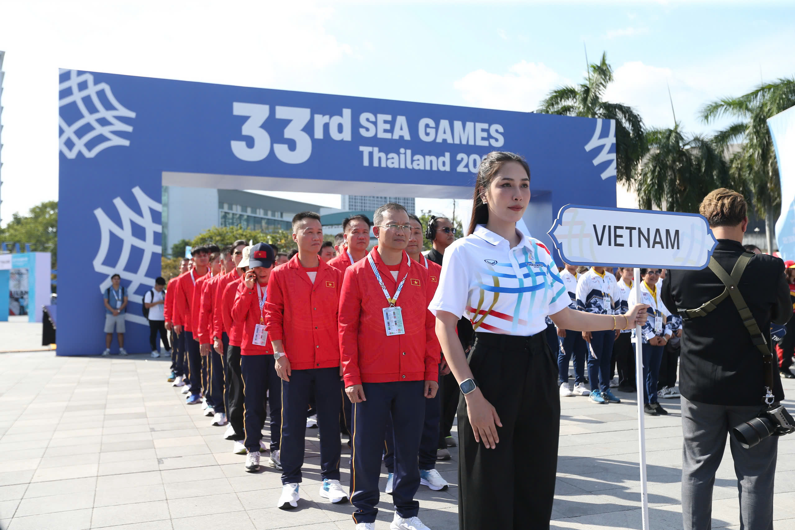 Trang trọng lễ thượng cờ 11 quốc gia tham dự SEA Games 33 - Ảnh 4.