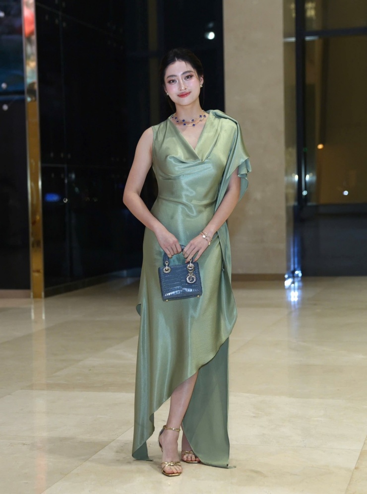 Đặng Thu Thảo và dàn sao xách túi nghìn USD ăn cưới Tiên Nguyễn 5 Đặng Thu Thảo và dàn sao xách túi nghìn USD ăn cưới Tiên Nguyễn - 4