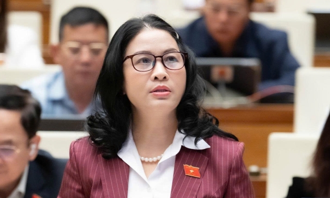 Đại biểu Nguyễn Thị Lan phát biểu tại phiên họp chiều 8/12. Ảnh: Media Quốc hội