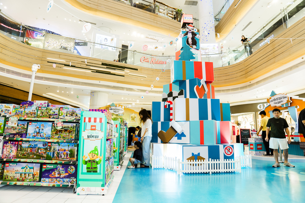 1765190870 122 Lego tao khong gian ket noi voi su kien Giang