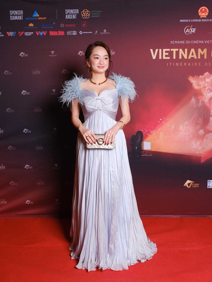 Dàn sao hội tụ tại thảm đỏ khai mạc Tuần lễ "Điện ảnh Việt Nam 3 Dàn sao hội tụ tại thảm đỏ khai mạc Tuần lễ Điện ảnh Việt Nam - Hành trình ánh sáng