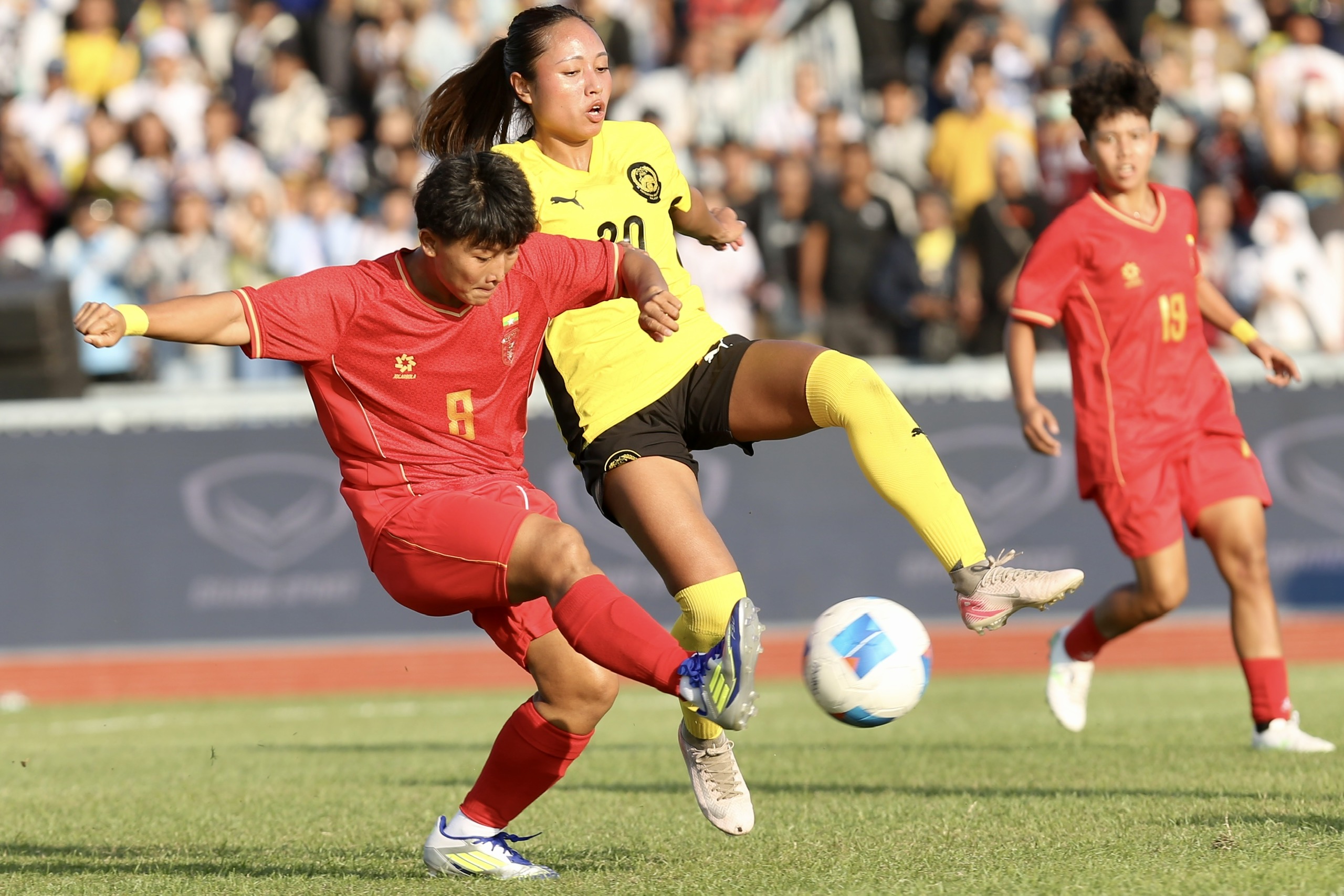 Thắng dễ Malaysia, đội tuyển nữ Myanmar chờ đại chiến Việt Nam: Ngôi đầu bảng gay cấn- Ảnh 2. Thắng dễ Malaysia, đội tuyển nữ Myanmar chờ đại chiến Việt Nam: Ngôi đầu bảng gay cấn- Ảnh 2.