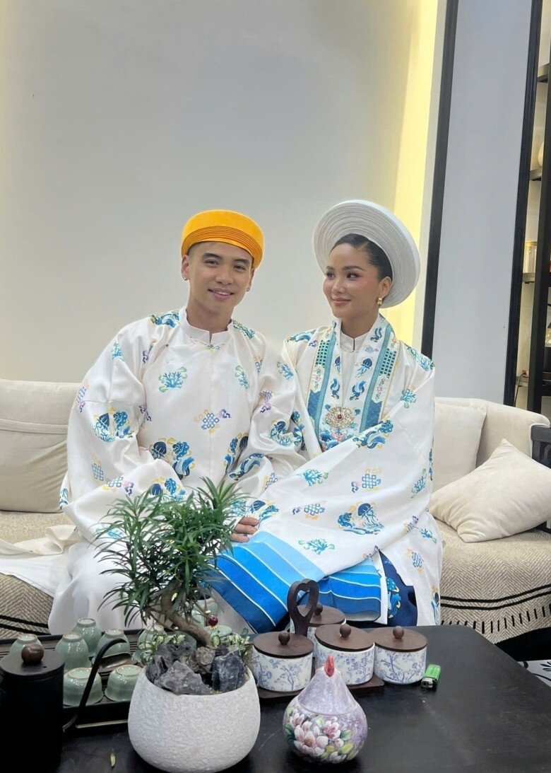 Sao Việt 24h: Châu Khải Phong dẫn "bạn gái nhỏ" đi chơi ngày mưa đầy lãng mạn khi không có Thanh Trúc bên cạnh 6 Sao Việt 24h: Châu Khải Phong dẫn amp;#34;bạn gái nhỏamp;#34; đi chơi ngày mưa đầy lãng mạn khi không có Thanh Trúc bên cạnh - 5