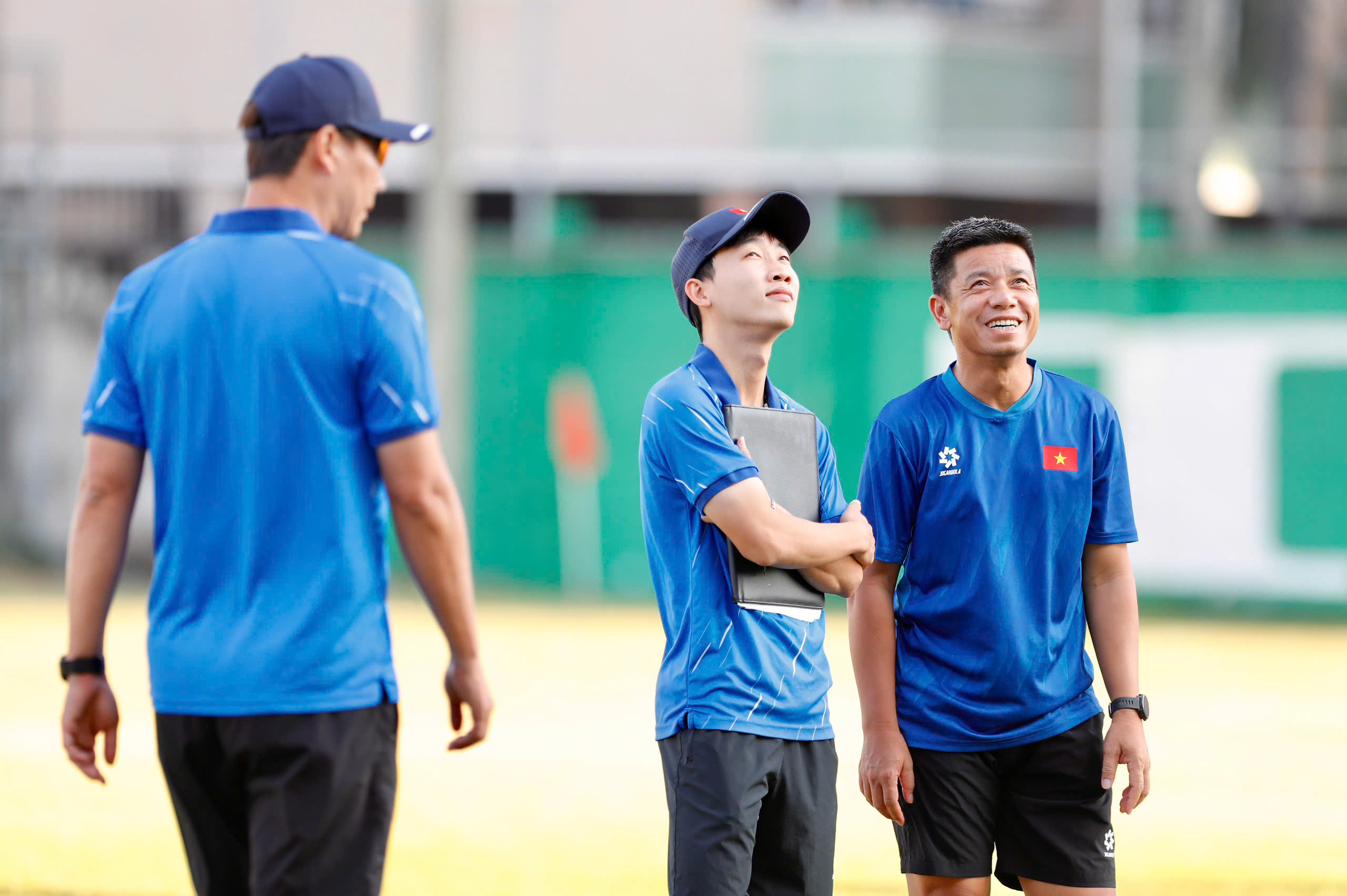 Trực thăng quần thảo buổi tập U.23 Việt Nam, ông Kim sẵn sàng 'đạn dược' cho trận đại chiến Malaysia- Ảnh 4.