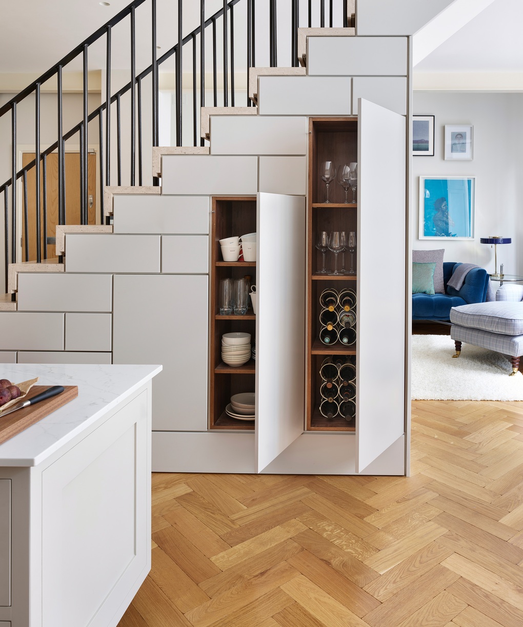 6 ý tưởng tận dụng gầm cầu thang vừa đẹp vừa hữu dụng - 3