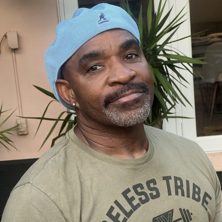 Ông lão U80 được ngưỡng mộ vì vẻ cường tráng, trẻ trung như thanh niên 4 Cuộc đời Nate Wilkins sang trang mới, ở tuổi 71 vẫn sung sức như thanh niên.