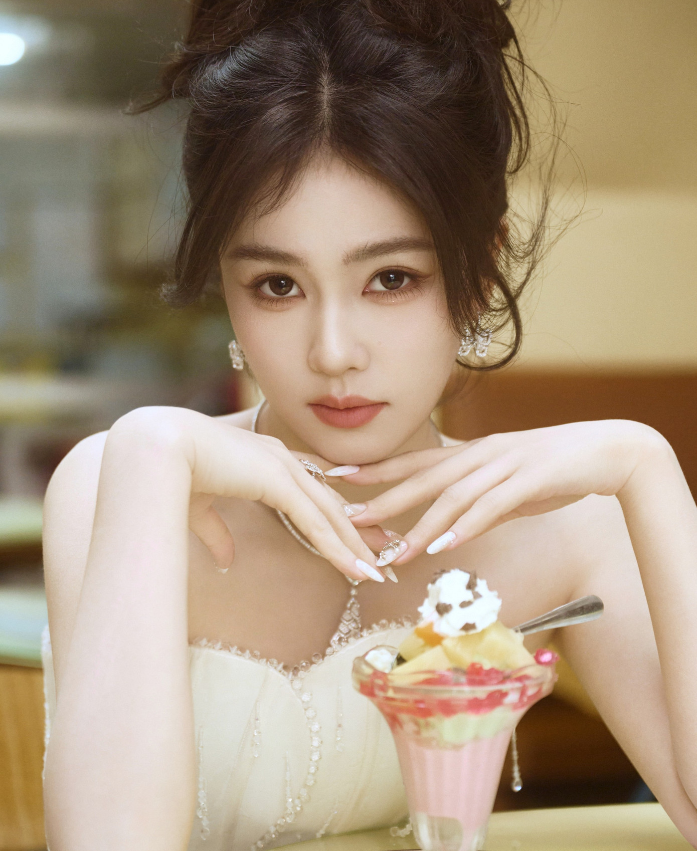 1765197862 159 Bach Loc bi chi trich