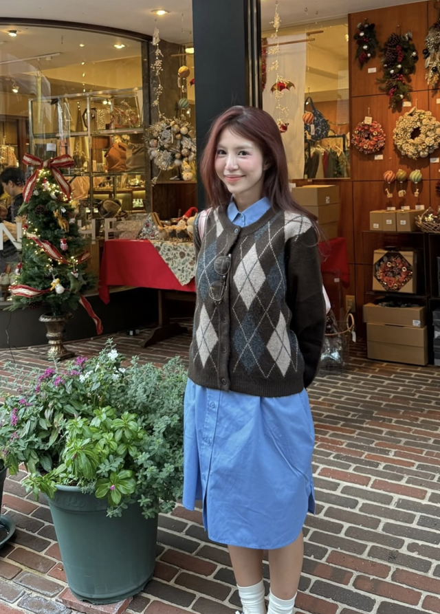 Áo len trở thành lựa chọn hoàn hảo cho tiết trời se lạnh 6 Áo len trở thành lựa chọn hoàn hảo cho tiết trời se lạnh - Ảnh 6.