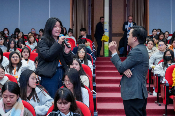 Sinh viên ĐH Đà Lạt chia sẻ quan điểm, thảo luận cùng diễn giả. Ảnh: BTC